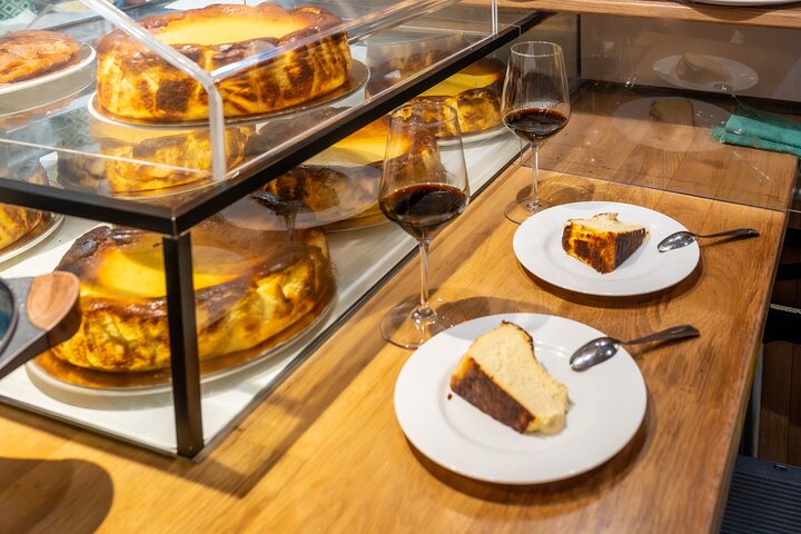 Bilbao Food Tour: Pintxos, Drinks, and Tapas with a Local