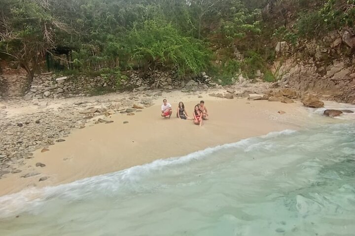Private Tour 9 Bays of Huatulco to San Agustin + SPORTS FISHING