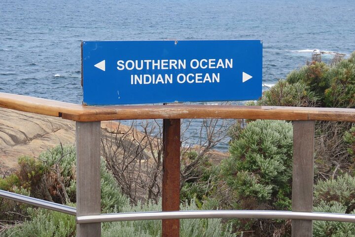 Margaret River, Caves, Wine and Cape Leeuwin Lighthouse Tour from Perth