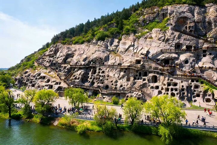 All Inclusive Private Day Tour to Shaolin Temple and Longmen Grottoes from Zhengzhou