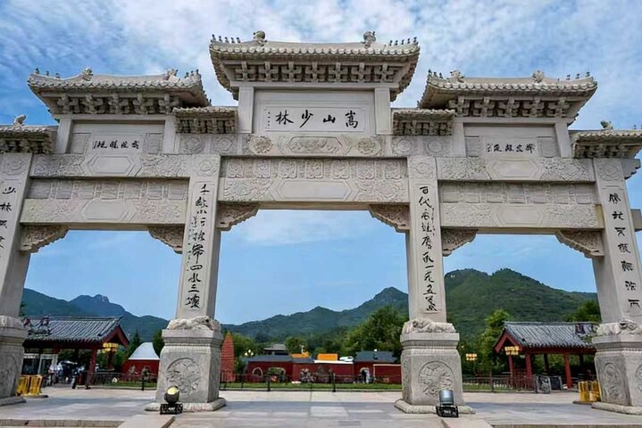 Luoyang Private Tour to Shaolin Temple including Kungfu Lesson