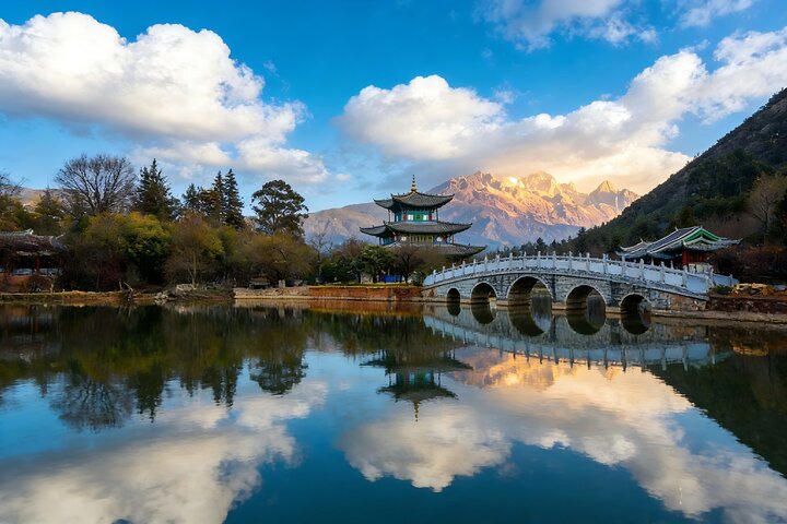 2-Day Private Lijiang Highlights Tour: Old Town, Snow Mountain, Show and More