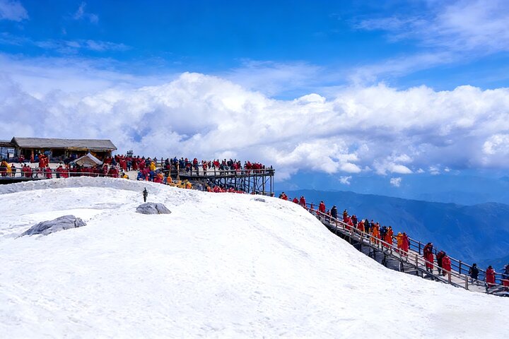 Lijiang Private Essentials Tour to Jade Dragon Snow Mountain including Cable Car
