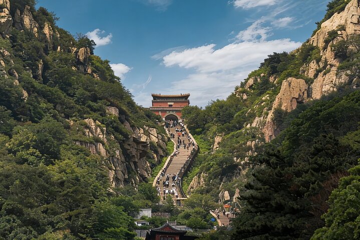 Private Day Tour to Mount Tai from Tai'an with Lunch and Cable Car Ride