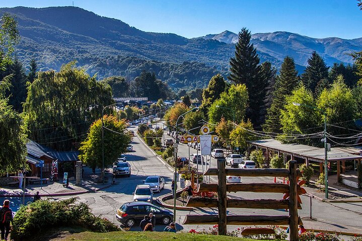 Private transfer from Villa La Angostura to Bariloche Airport