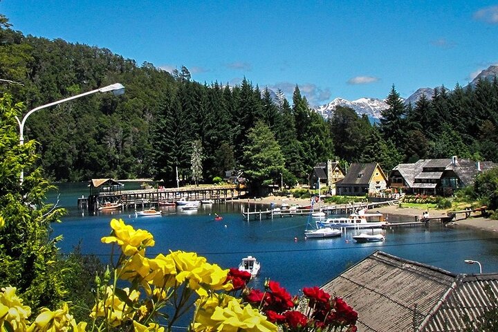 Private transfer from Villa La Angostura to Bariloche Airport