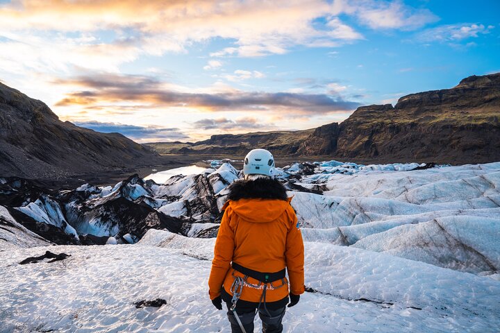 Sólheimajökull Glacier Hike & Ice Climbing Intro - Small Group