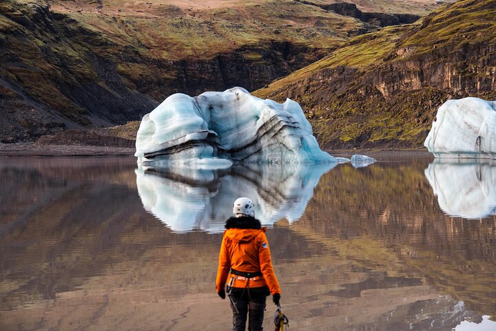 Sólheimajökull Glacier Hike & Ice Climbing Intro - Small Group