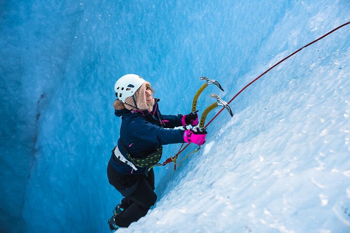 Sólheimajökull Glacier Hike & Ice Climbing Intro - Small Group