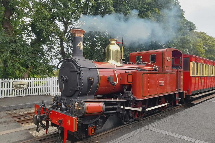 Isle of Man Discovery Tour with experienced Driver Guide