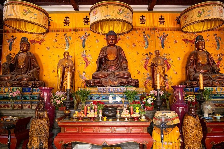 All Inclusive Luoyang Private Day Tour to Longmen Grottoes and White Horse Temple