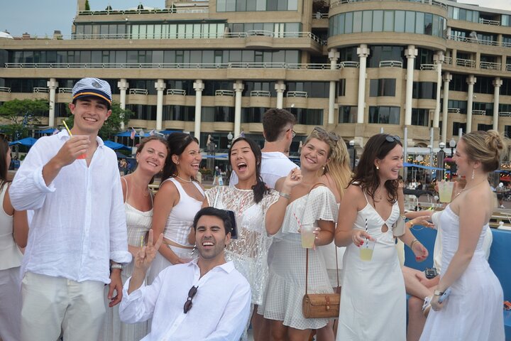Washington DC Party Yacht Open Bar Cruise on the Potomac