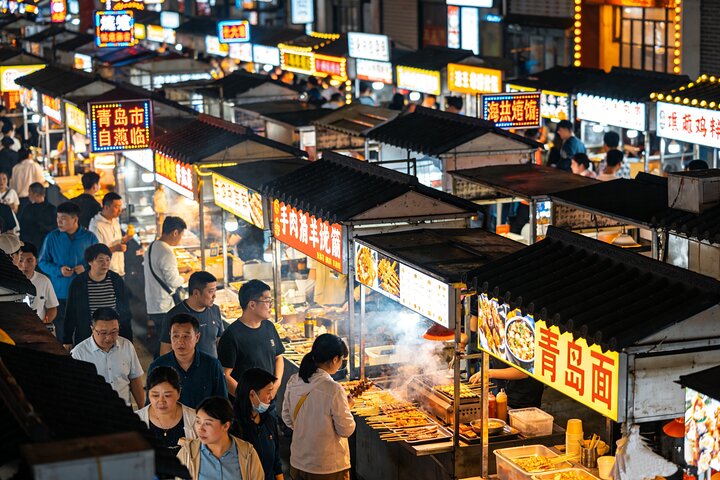Qingdao After Dark: 4-Hour Illumination Tour with Options
