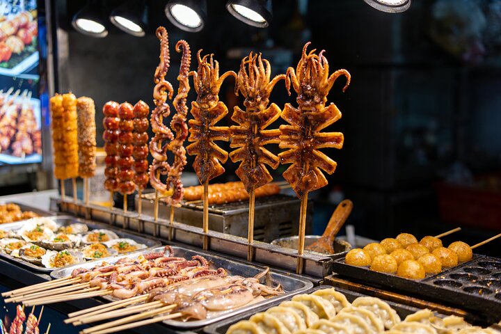 Qingdao After Dark: 4-Hour Illumination Tour with Options