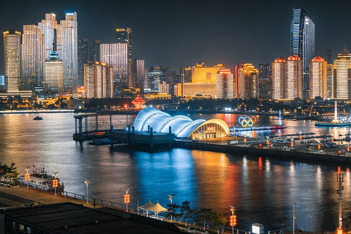 Qingdao After Dark: 4-Hour Illumination Tour with Options