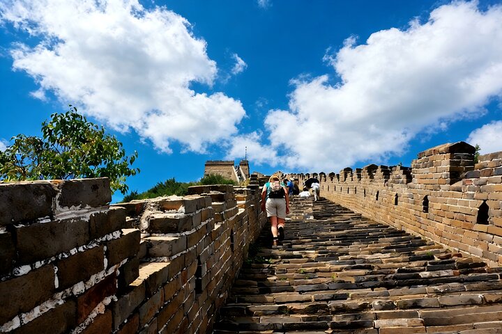 Qingdao Private Day Trip to Mutianyu Great Wall with Cable Car or Toboggan Ride