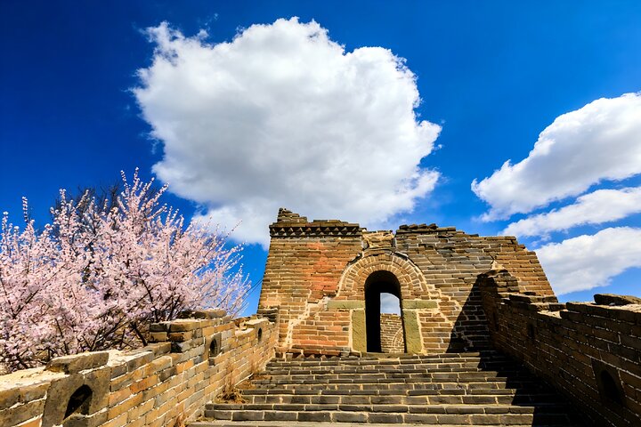 Qingdao Private Day Trip to Mutianyu Great Wall with Cable Car or Toboggan Ride