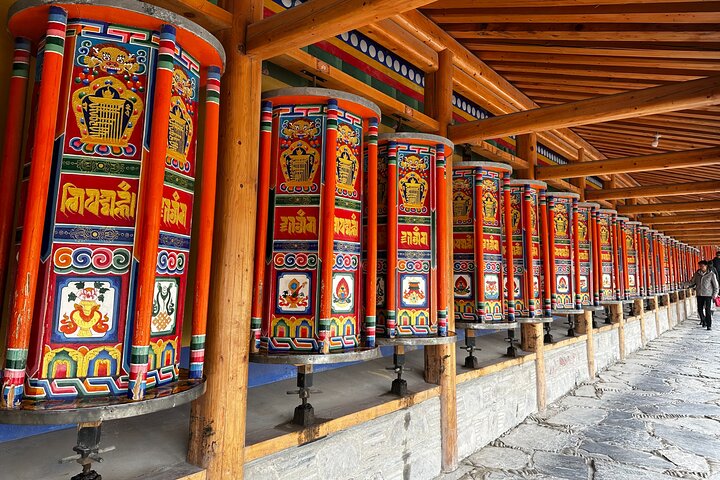 2-Day Lanzhou Private Trip to Bingling Temple and Labrang Monastery