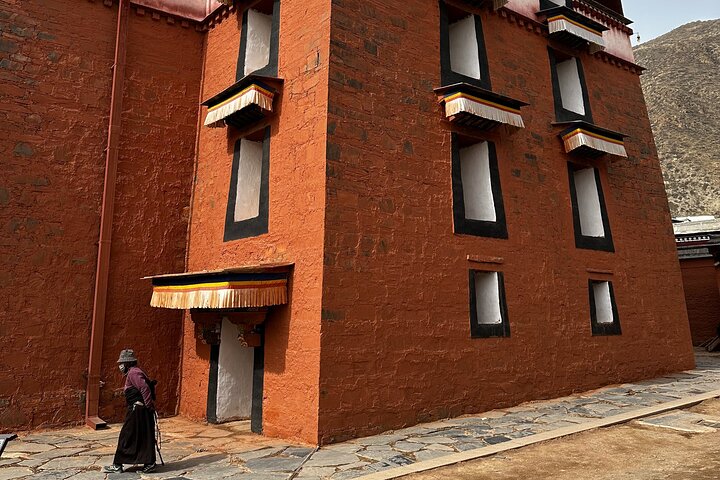 2-Day Lanzhou Private Trip to Bingling Temple and Labrang Monastery