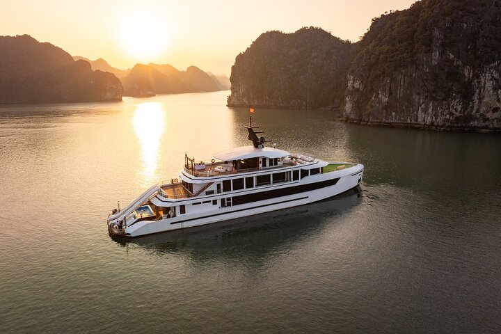 Halong Bay - Hera Cruise - All Inclusive Multi Days Tour