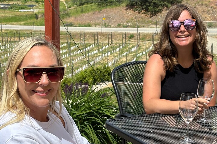Kelowna Wine Tour by E-Bike with Tastings, Lunch & Okanagan Views