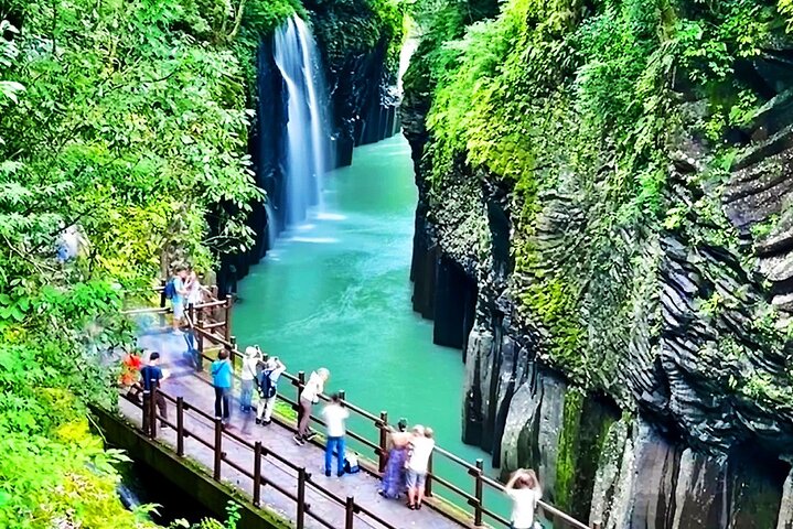 From Fukuoka: Miyazaki, Takachiho Gorge And Shrine Day Tour