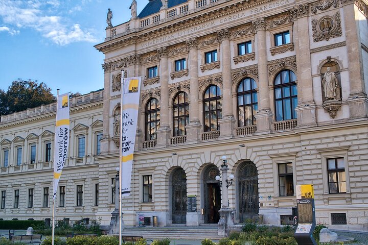 Strolling Graz: Medieval Lanes, Baroque Splendor & Modern Marvels
