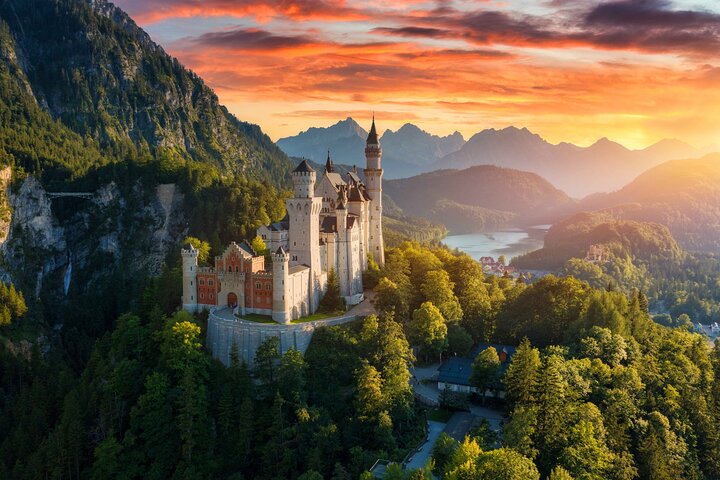 Neuschwanstein Castle and Linderhof Day Tour from Munich