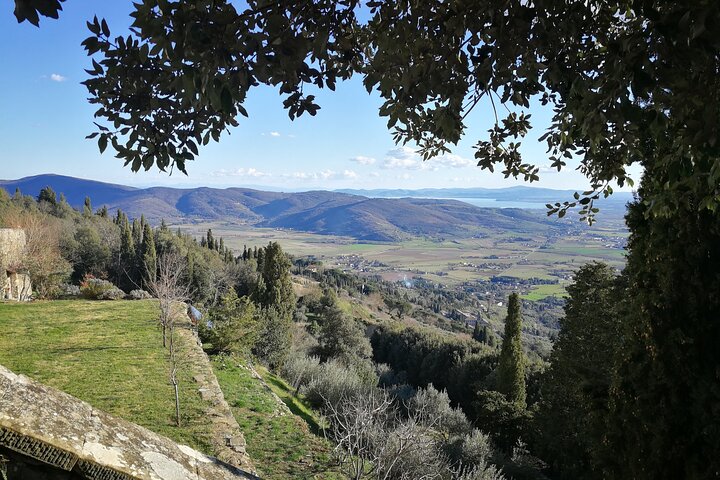 Walking Tour in Cortona