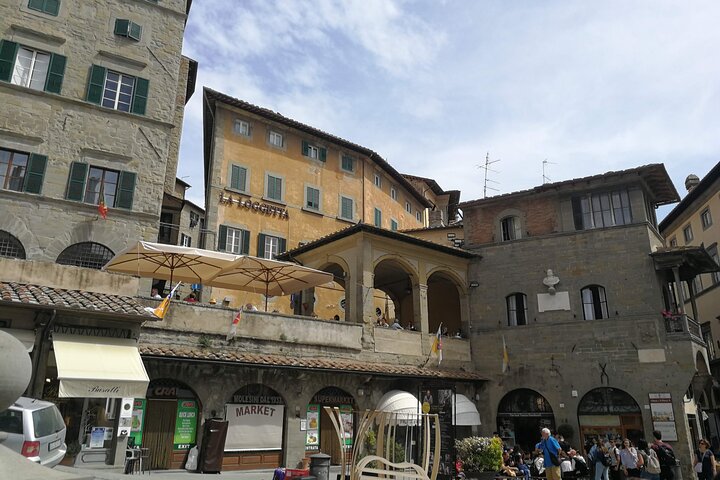 Walking Tour in Cortona
