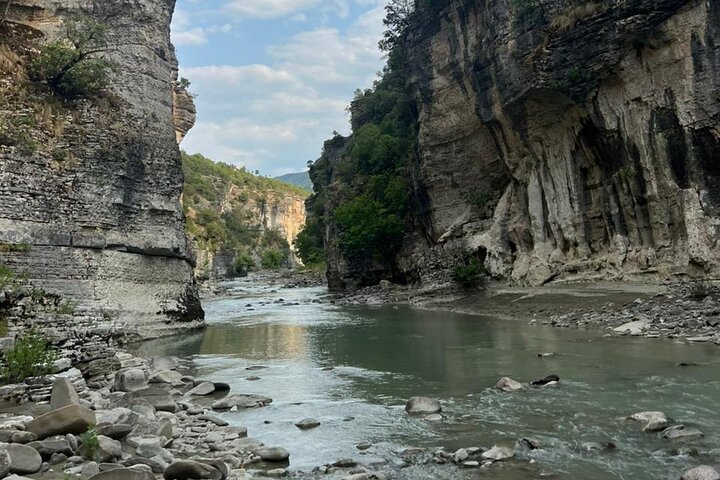 Osum Canyon Rafting & River Tubing