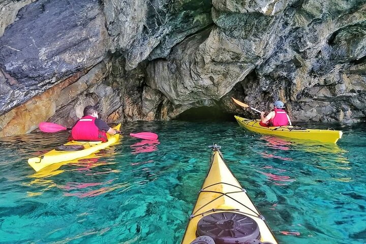 2-hour kayak excursion from Marina di Campo