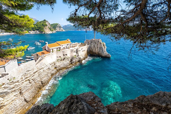 Tirana: Day Tour to Montenegro, Budva and Sveti Stefan