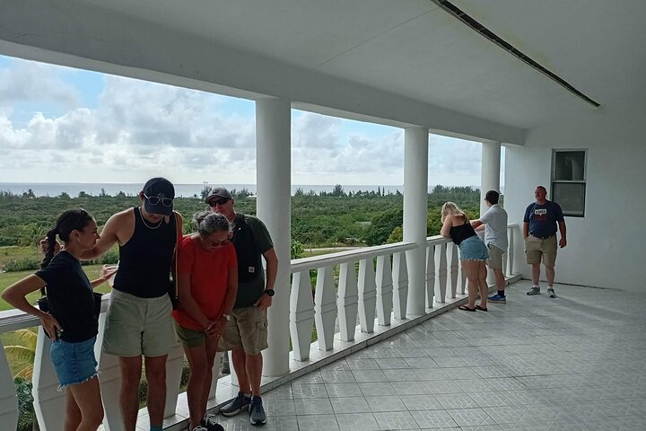 Coopers Castle and Port Lucaya Marketplace Tour