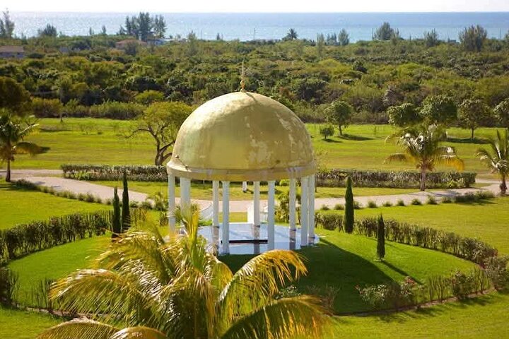 Coopers Castle and Port Lucaya Marketplace Tour