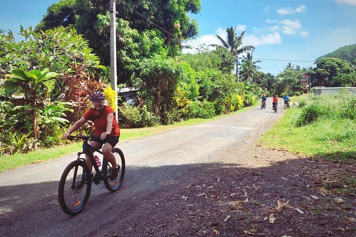 'Discover' Rarotonga Cycling Tour with Lunch