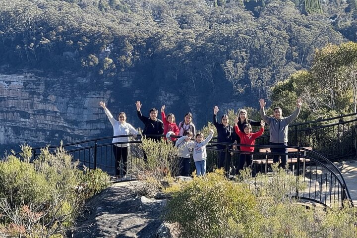 Blue Mountains Mercedes Tour: Cockatoos, Cascades & Scenic World
