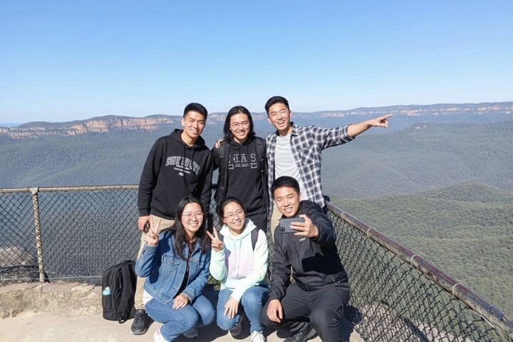 Blue Mountains Mercedes Tour: Cockatoos, Cascades & Scenic World
