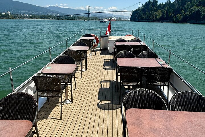 Vancouver Scenic Sightseeing Boat Tour with Live Tour Guide