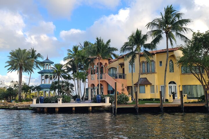 Fort Lauderdale Millionaire Homes Sightseeing Cruise + Free Drink