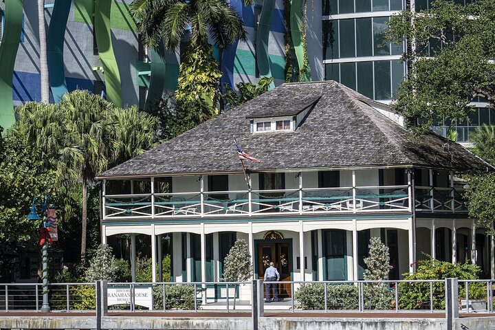 Fort Lauderdale Millionaire Homes Sightseeing Cruise + Free Drink