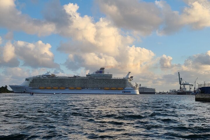 Fort Lauderdale Millionaire Homes Sightseeing Cruise + Free Drink