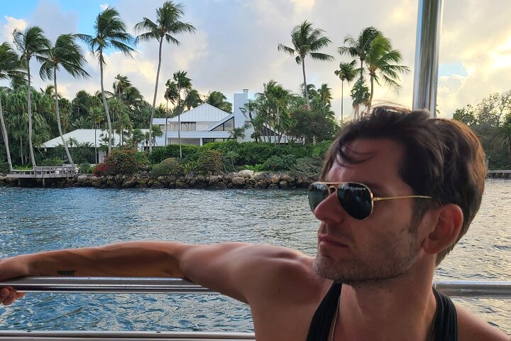 Fort Lauderdale Millionaire Homes Sightseeing Cruise + Free Drink