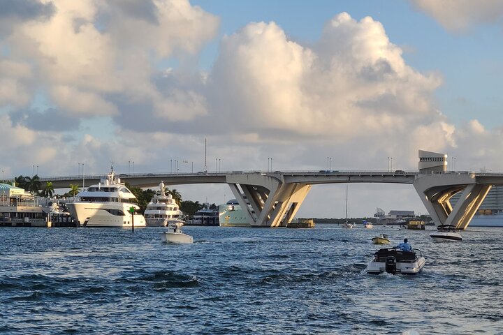 Fort Lauderdale Millionaire Homes Sightseeing Cruise + Free Drink