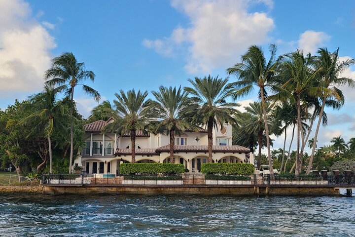 Fort Lauderdale Millionaire Homes Sightseeing Cruise + Free Drink