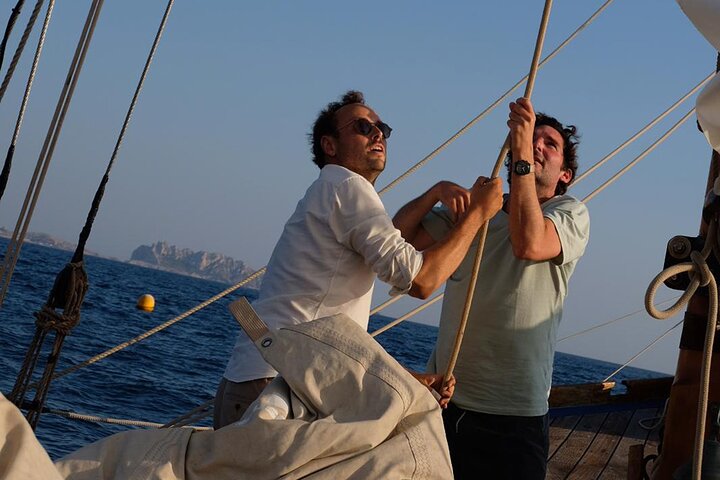 Sailing cruise, If Castle, Frioul Calanques & swimming
