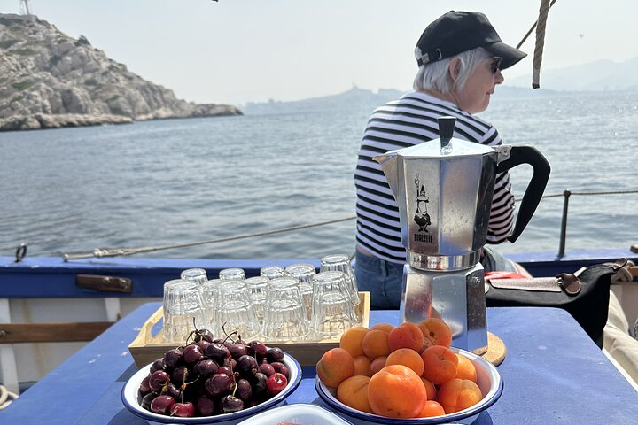Sailing cruise, If Castle, Frioul Calanques & swimming
