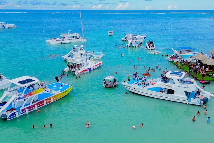 #1 Punta Cana Hip Hop Adults Only Party Boat with Open Bar & DJ