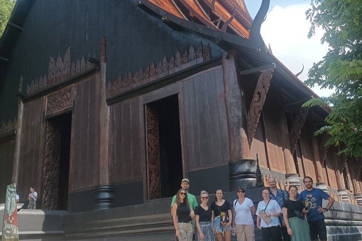 Chiang Rai 7 Highlights: White & Blue Temple, Golden Triangle