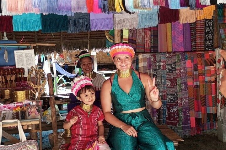 Chiang Rai 7 Highlights: White & Blue Temple, Golden Triangle